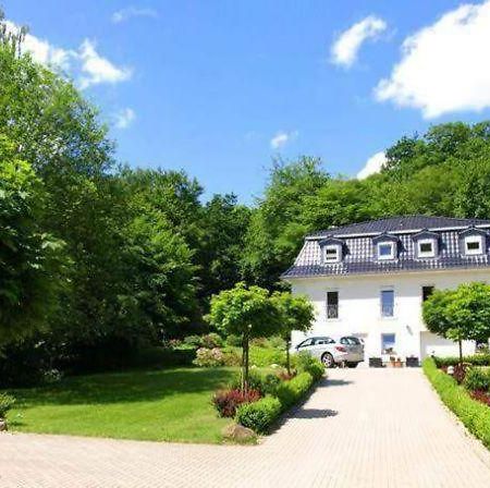Weisses-Haus-Am-Kurpark-Fewo-Waldblick Quedlinburg Exteriör bild